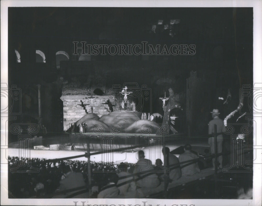 1952 Press Photo Closing Scene Show Series The Colosseu- Historic Images