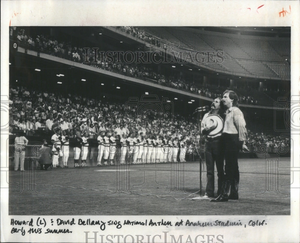 1983 Press Photo David Bellamy sing national anthem Ana- Historic Images