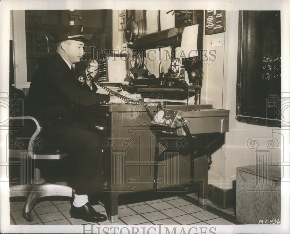 Press Photo Lt Walker Miami Fire Station radio contact- RSA36311- Historic Images