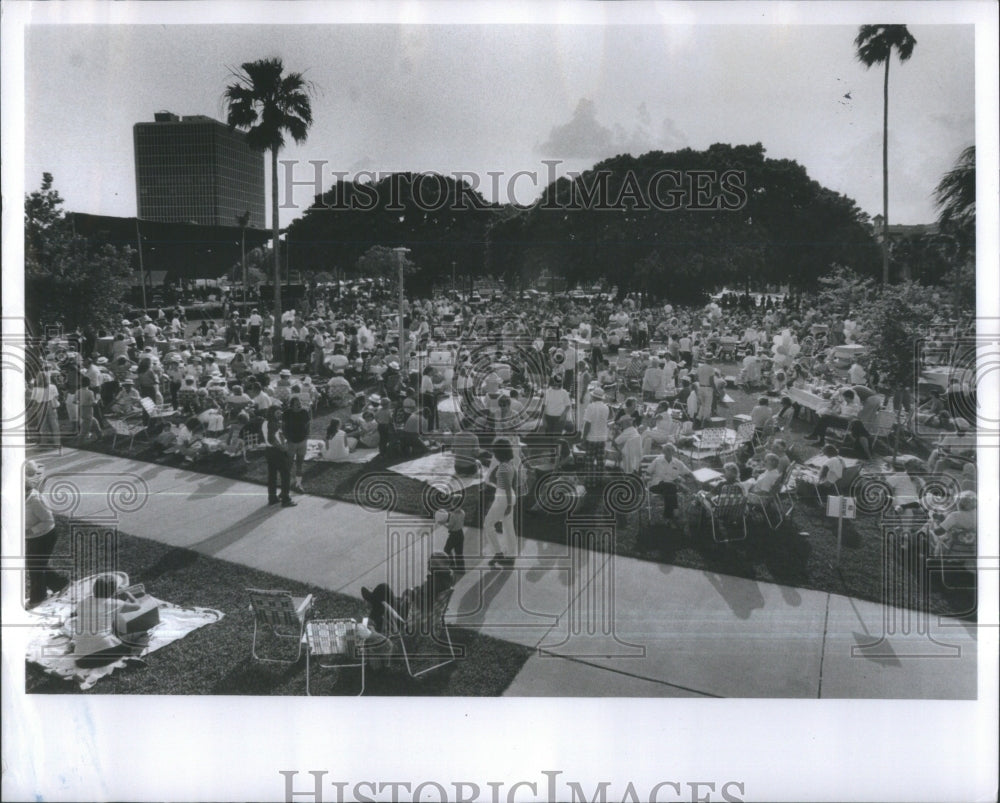 1982 Press Photo Florida Gulf Coast Symphony Park- RSA36547- Historic Images