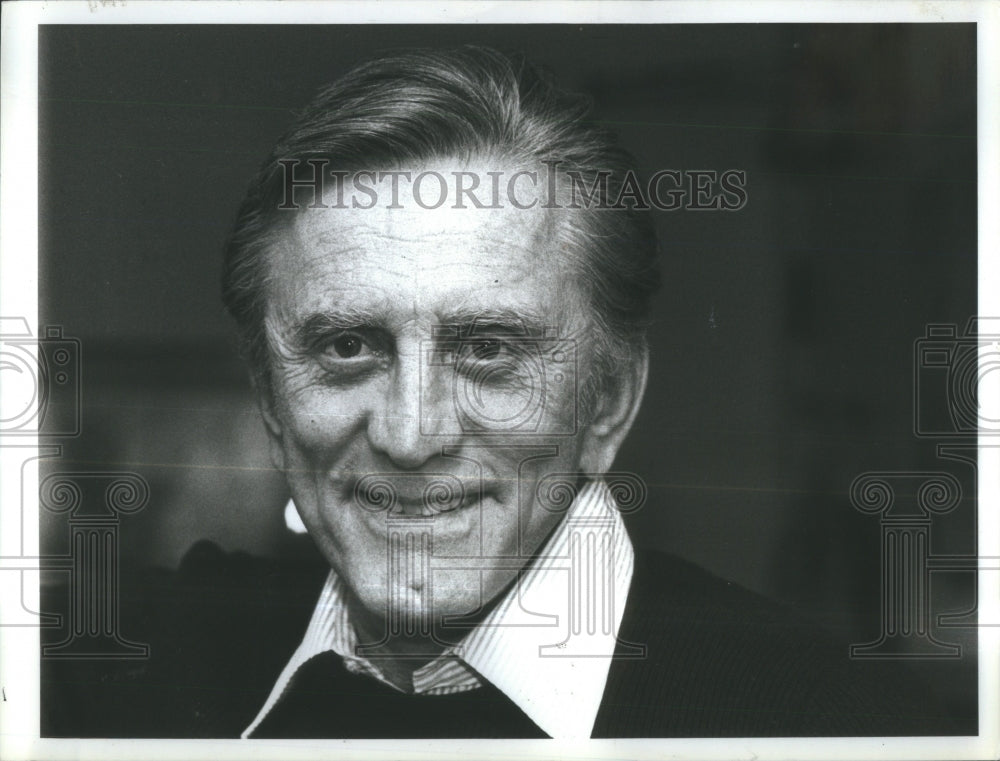 1982 Press Photo Kirk Douglas Beverly Hills California- RSA38063- Historic Images