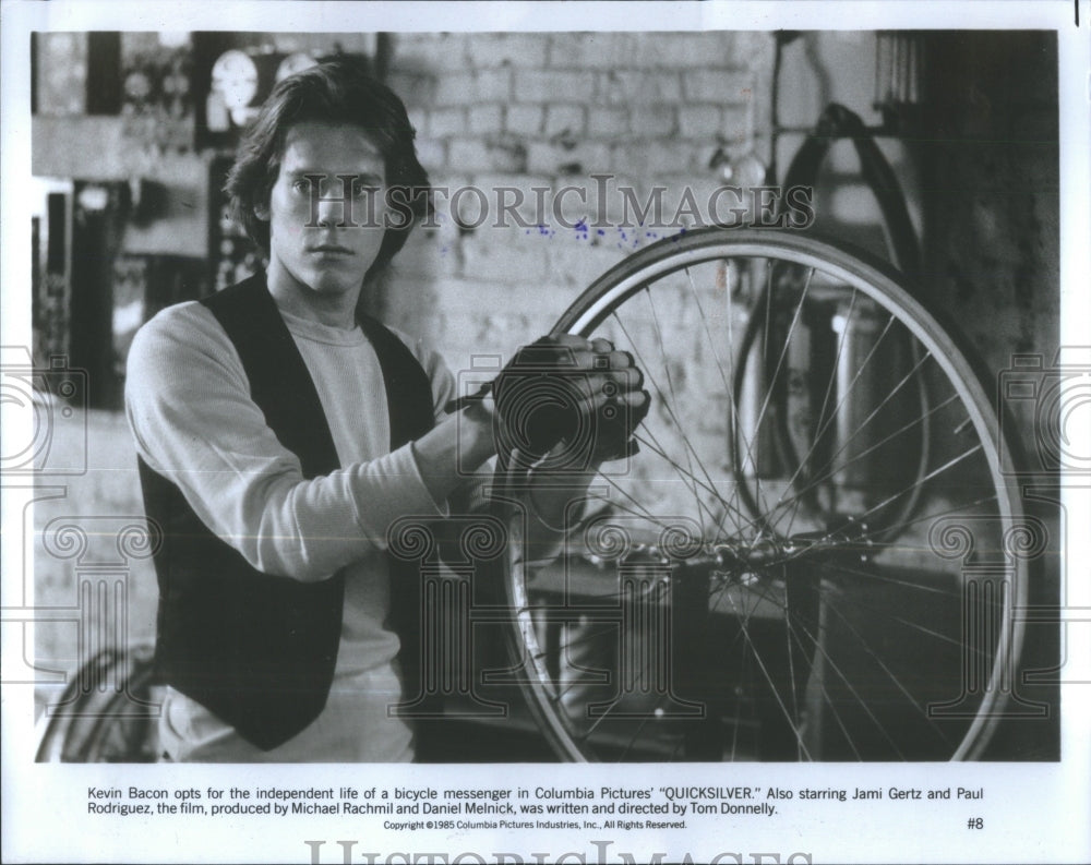 1996 Press Photo Kevin Bacon bicycle messenger Columbia- Historic Images