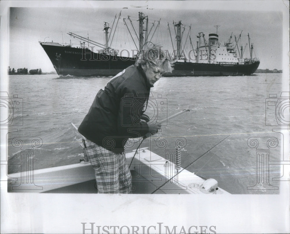 1975 Press Photo Detroit River Fishing Man Boat Ship- RSA38103- Historic Images