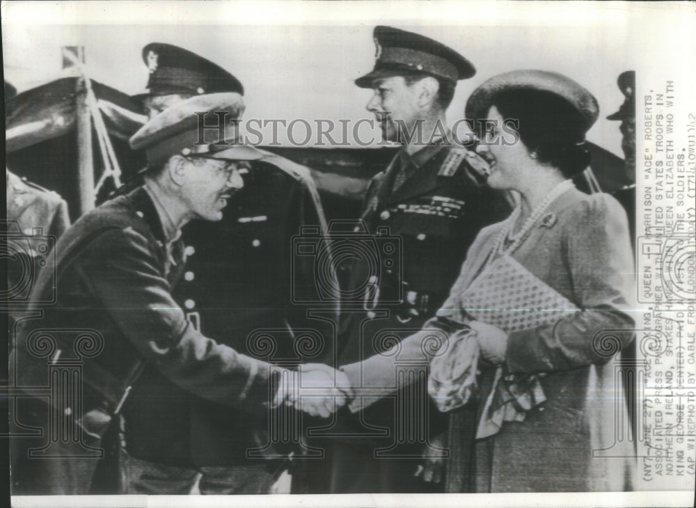 1942 Press Photo Queen Elizabeth and King George Shakes- Historic Images