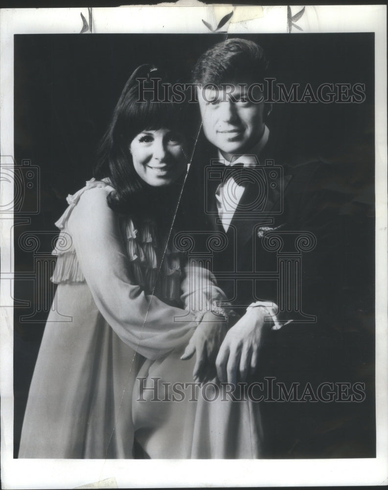 1971 Press Photo Singers Lawrence Gorme Chicago Promo- RSA40613- Historic Images