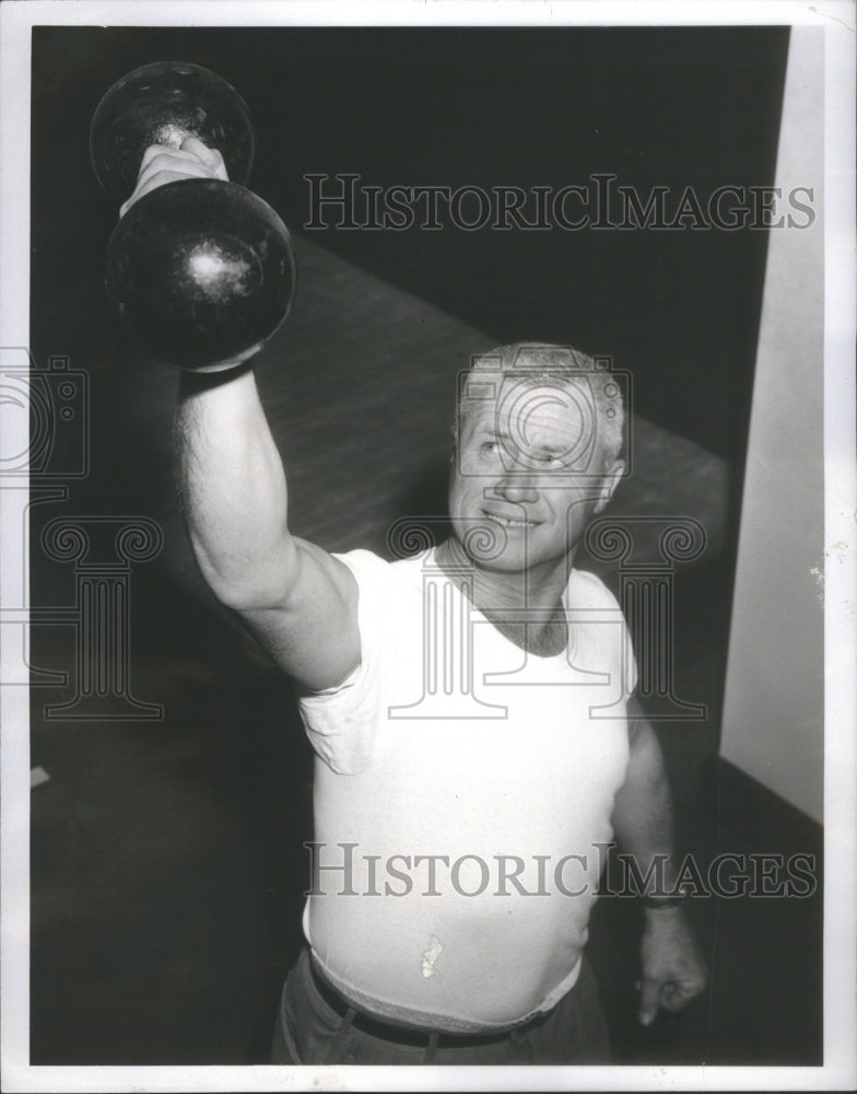 1961 Press Photo Police Fred Leach Dumbbell Exercises- RSA41141- Historic Images