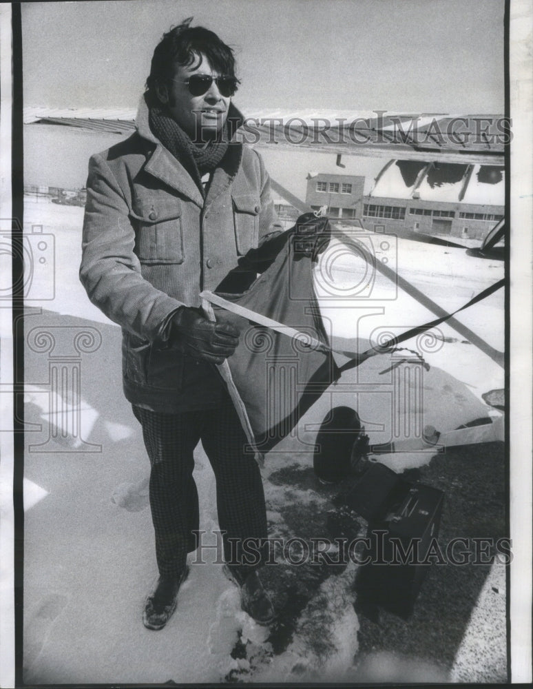 1974 Press Photo Daug Gabriella Founder Aerial Burials- RSA41531- Historic Images