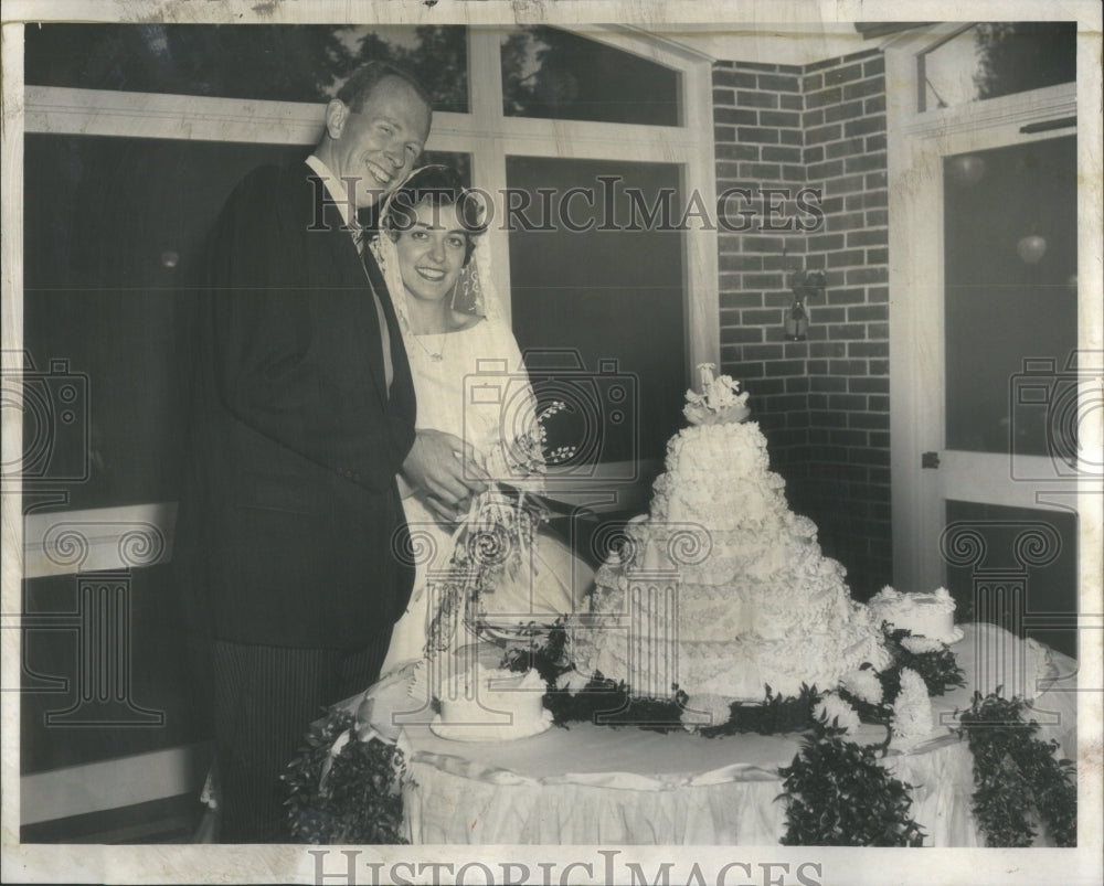 1957 Press Photo Groom Stuart Bride Jane Brintlinger- Historic Images