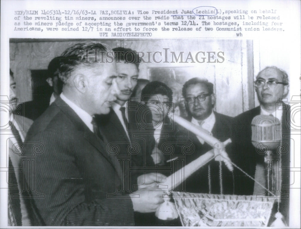 1963 Press Photo Vice President Juan Lechin Speak Radio- Historic Images