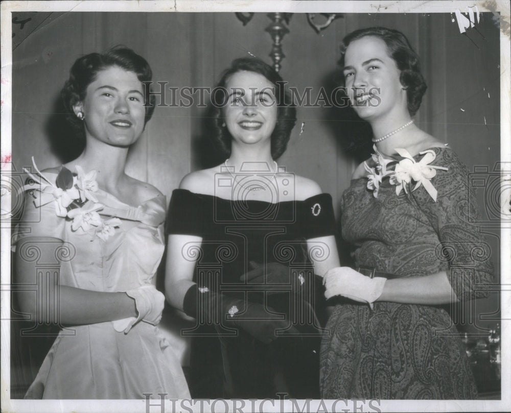 1955 Press Photo Eleanor Isham Nancy Dennehy Marina Gal- RSA44269- Historic Images