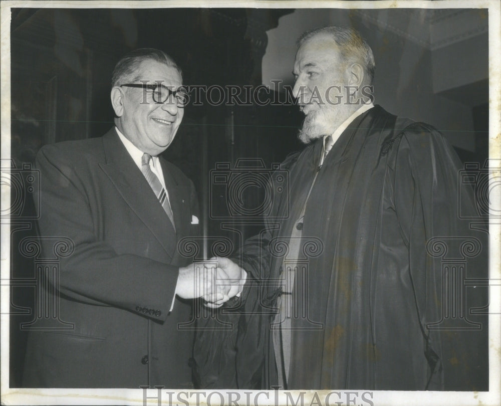 1955 Press Photo Judge Win Knooh Fed John Barnes Court- Historic Images