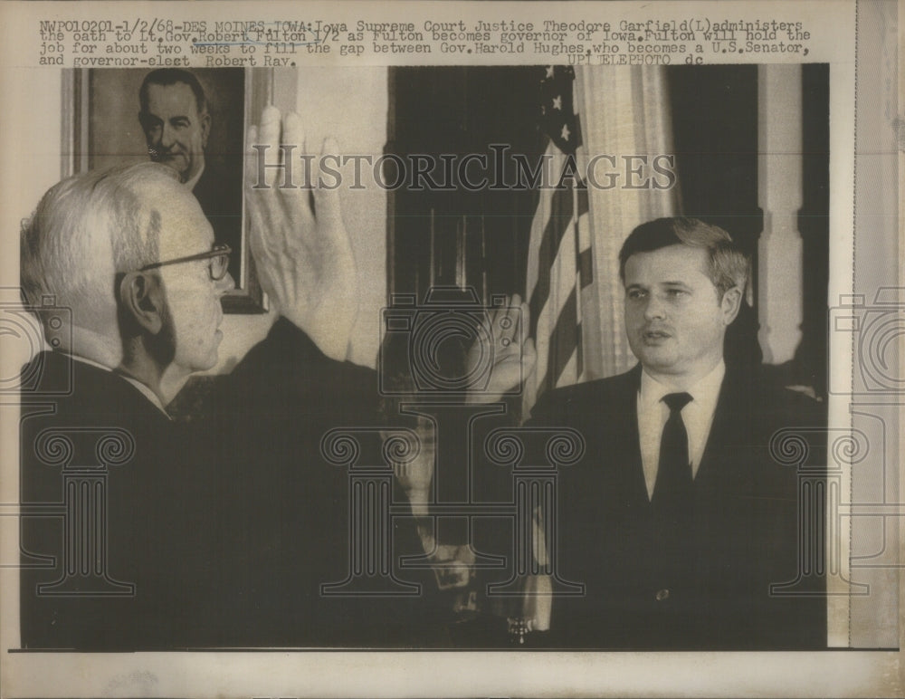 1968 Press Photo taking oath of office Robert Fulton as- Historic Images