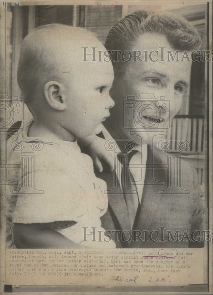 1967 Press Photo Lori Londo Custody Father- RSA47045- Historic Images