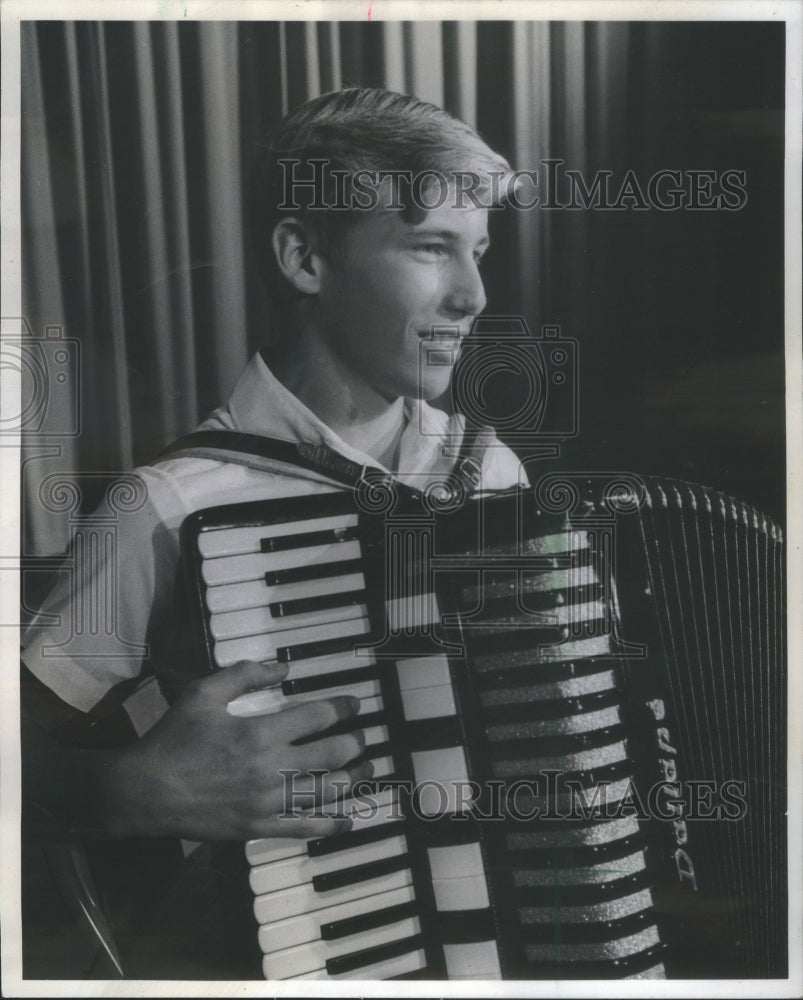 1967 Press Photo Michael Kowalxzyk Evanston Revue Park - Historic Images