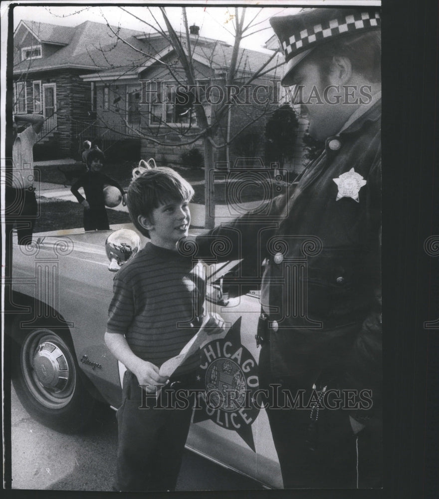 1974 Press Photo David Kulanda Policeman Kenneth Quinn - Historic Images