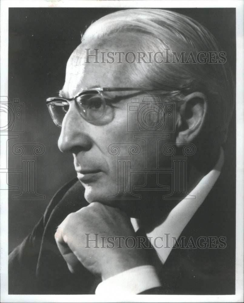 1977 Press Photo Ferdinand Leitner conducts Lyric Opera- RSA48249- Historic Images