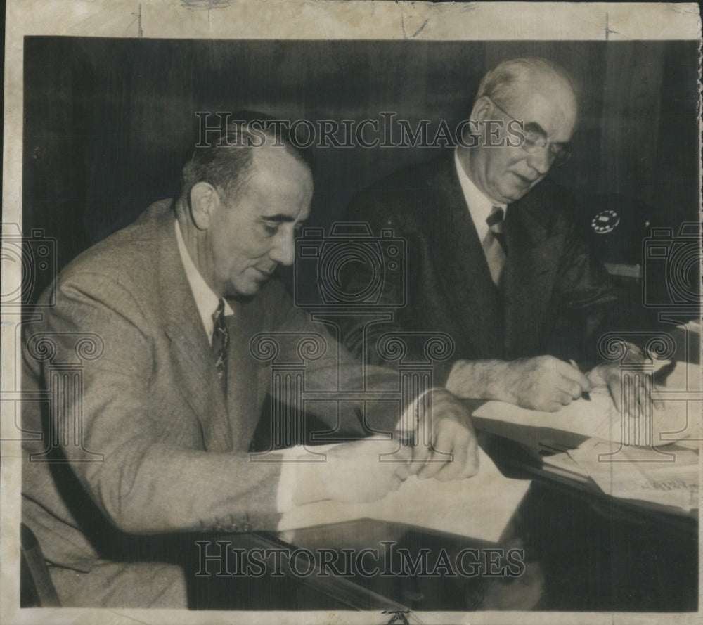 1946 Press Photo Sign Jones Laughlin Victor Lawrence- Historic Images