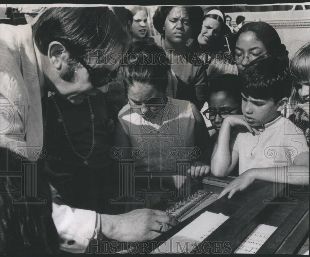 1972 Press Photo Chicago Chamber Orchestra Promenade  - Historic Images