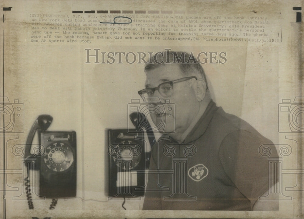 1970 Press Photo New York Jets Head Coach in Discussion- Historic Images