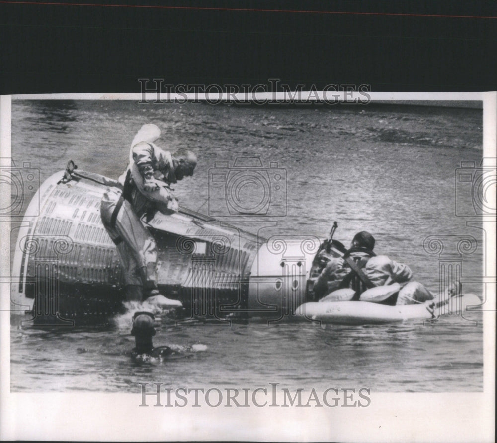 1965 Press Photo Gemini Astronauts Egress Training Gulf- Historic Images