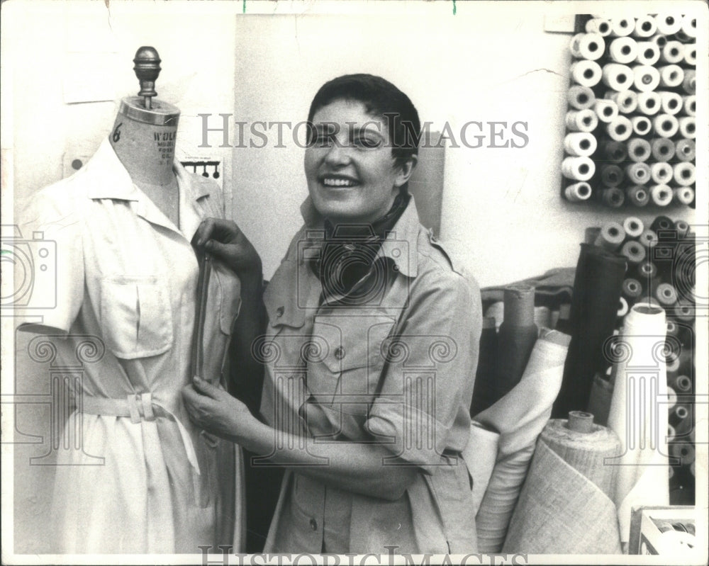 1976 Press Photo New York Fashion Designer Alice Blaine- RSA53225- Historic Images