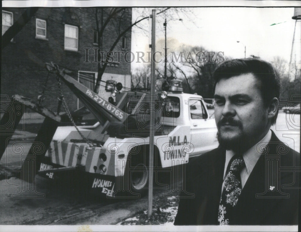 1975 Press Photo John F. Blair MLA Towing- Historic Images