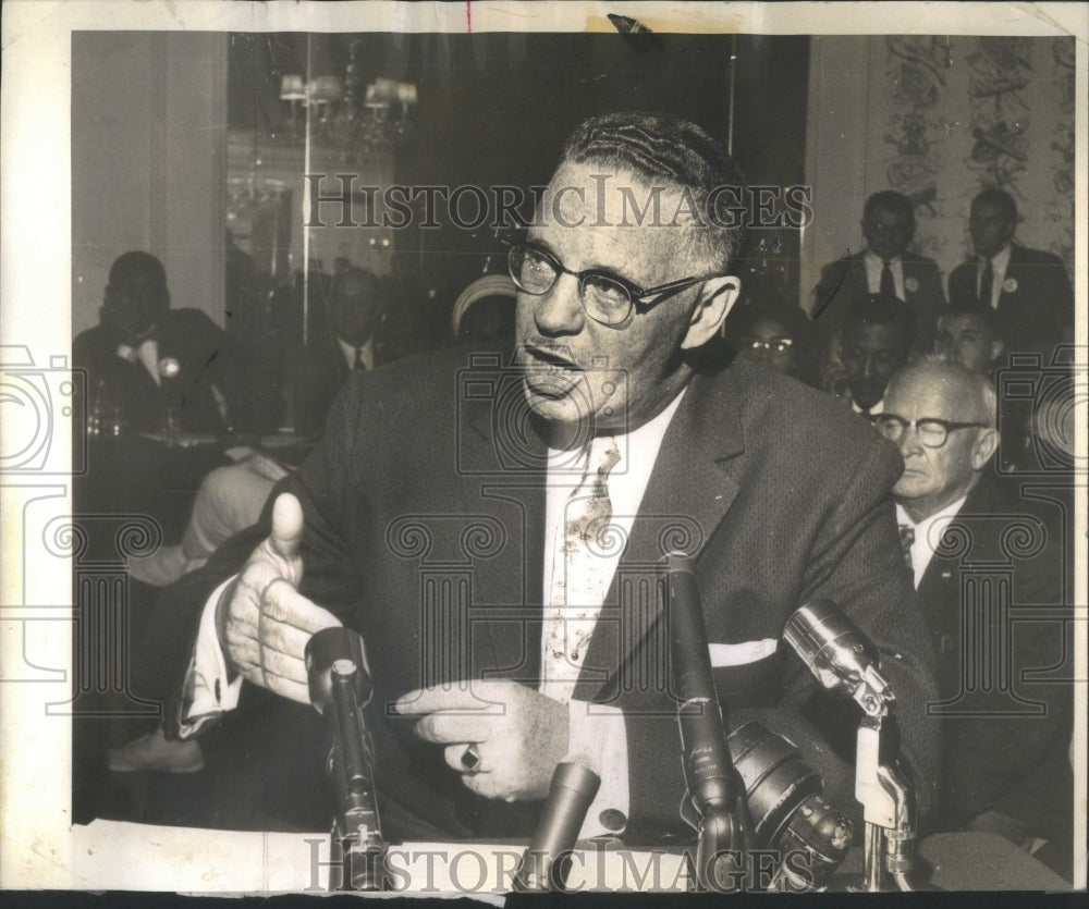 1960 Press Photo Alderman Carey addresses the Civil rig- RSA53295- Historic Images