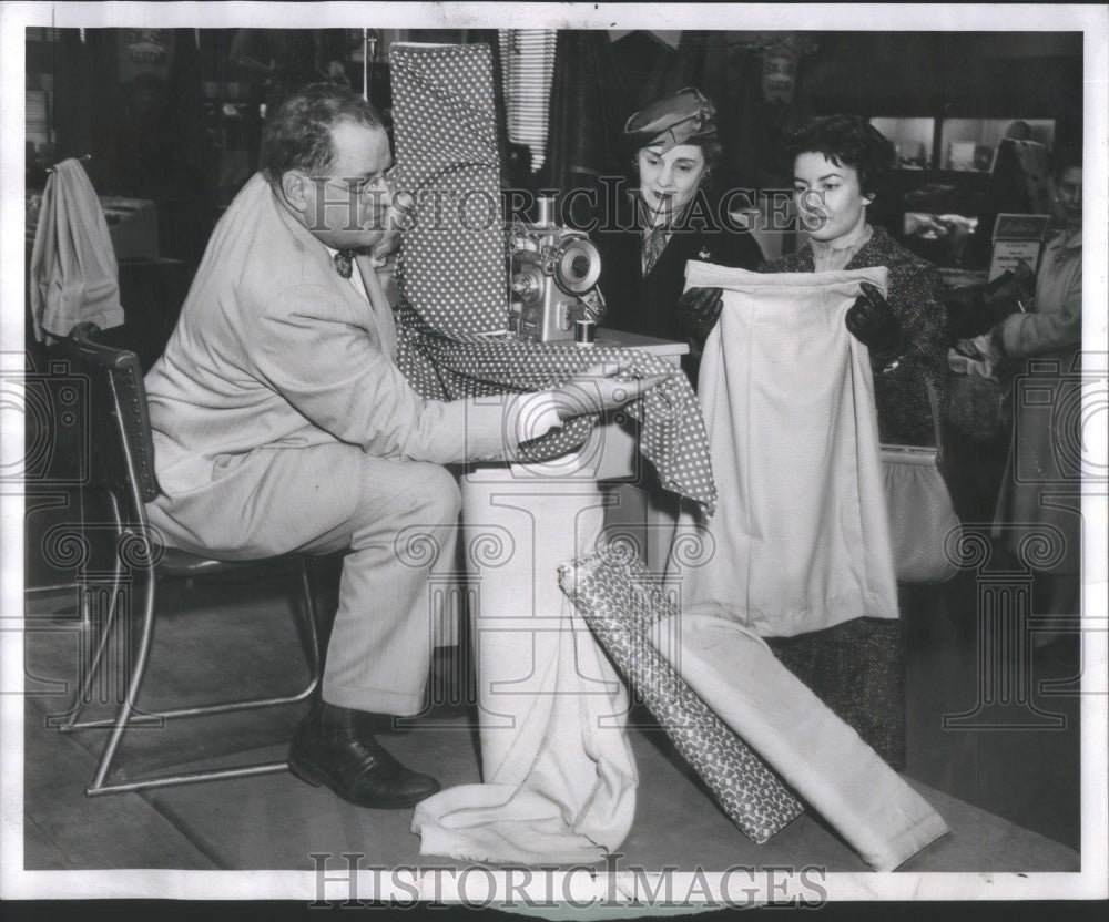 1959 Press Photo Thomas V. Brennan, who makes Easter Ou- RSA54323- Historic Images