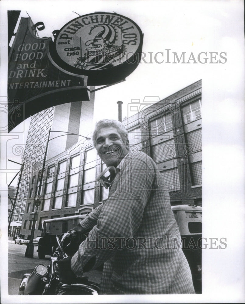 1969 Press Photo Ronnie Graham East Funchinello Story- RSA55481- Historic Images