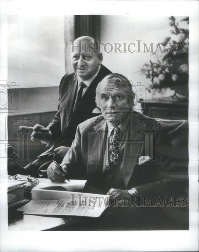 1973 Press Photo Sir Laurence Olivier Lew Grade Chief- RSA55483- Historic Images