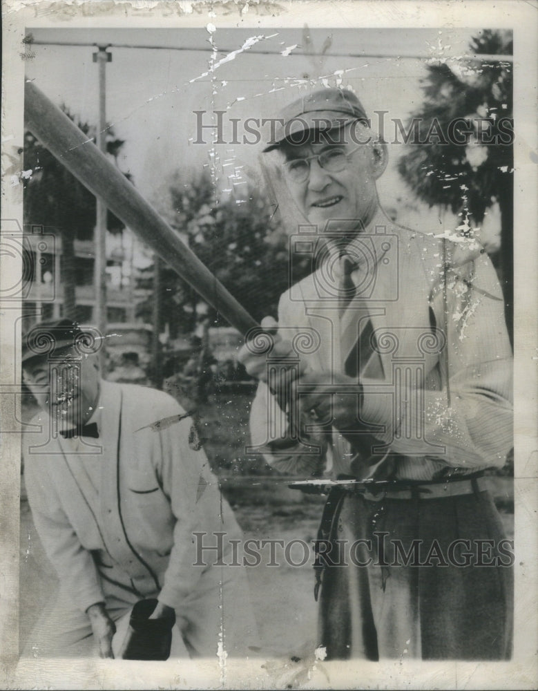 1947 Press Photo Al Lang Frank Peckinpaugh Cleveland - Historic Images