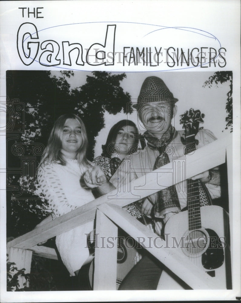 1971 Press Photo Grand Family Singers School Folk Music- RSA56749- Historic Images