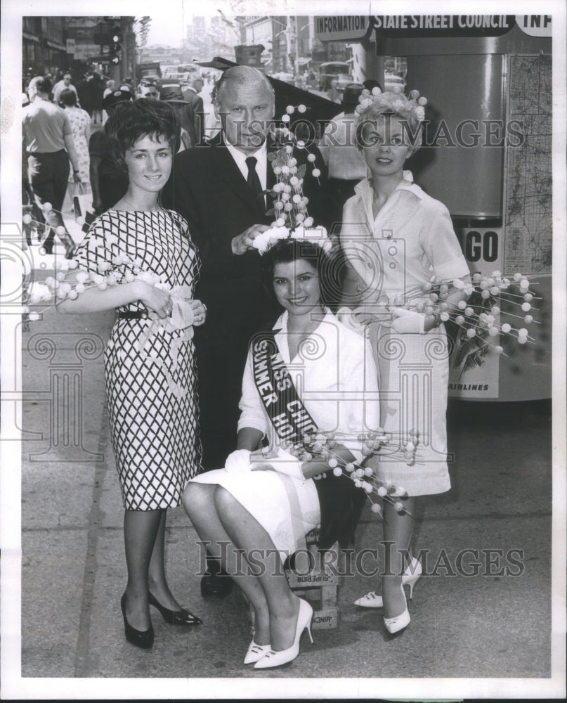 1961 Press Photo Sharon Lang Summer Holidays Queen- RSA57375- Historic Images