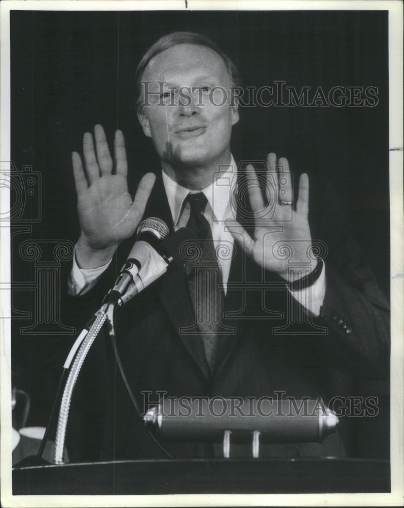 1986 Press Photo Neil Hatigan Announce Governor Illinois- RSA58431- Historic Images