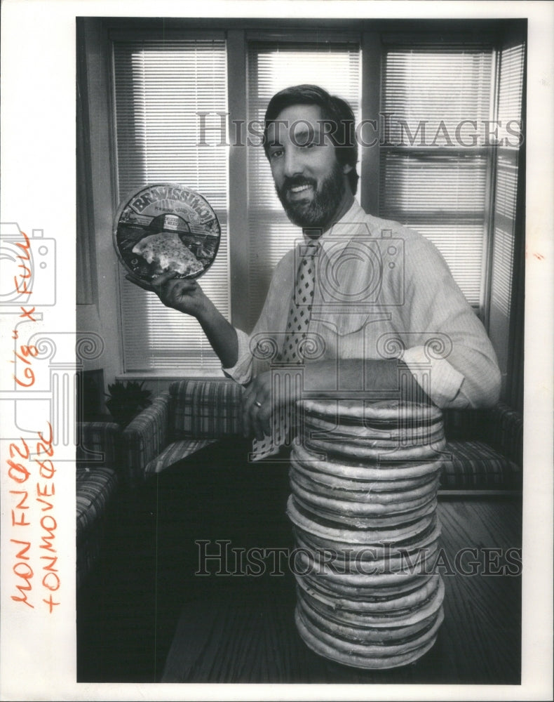 1987 Press Photo John Geocaris Little Lady Foods Bravissimo Frozen Pizza- Historic Images