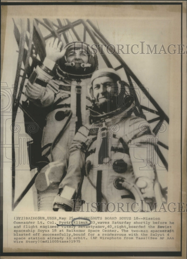 1975 Press Photo Cosmonauts Board Soyuz Mission commander Sevastuanov- Historic Images