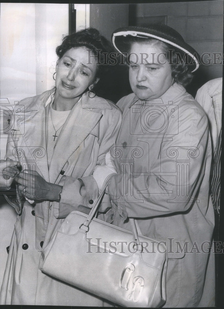 1960 Press Photo Mrs Lena Kluth sister Anne shopping- RSA59761- Historic Images