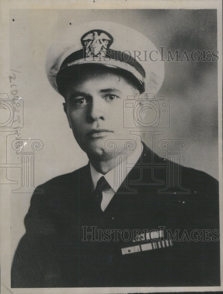 1945 Press Photo Lt Commander William Hays shyly radiant Edward Air Medal- Historic Images