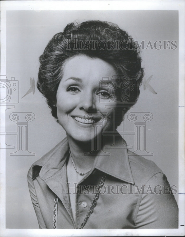 1975 Press Photo Kathy Hayes Long Straight Hair Cut Producer Want Script Series- Historic Images