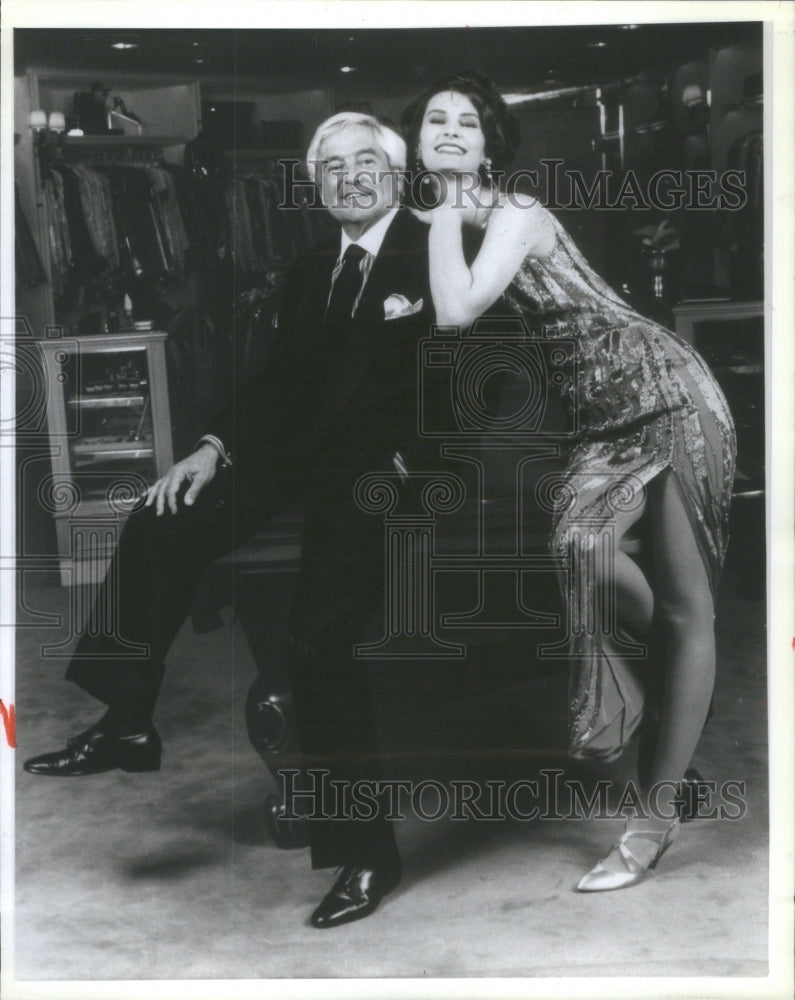 1991 Press Photo Fred Hayman fashion coordinator award star model Bob Mackie - Historic Images