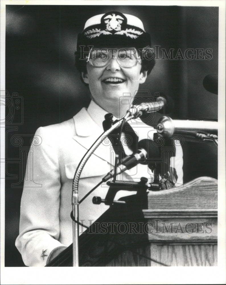 press photo Commander Roberta L. Mazard, new commander Great Lakes.- RSA64303- Historic Images