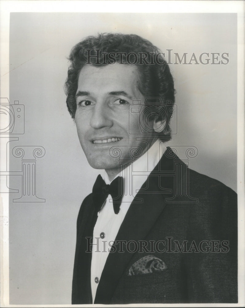 1977 Press Photo Singer Frank D Rone- RSA65891- Historic Images