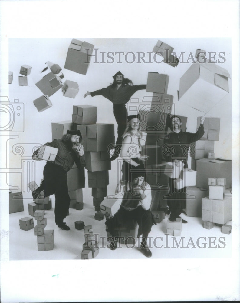 1988 Press Photo Flying Karamazov Brothers Juggling- RSA66249- Historic Images