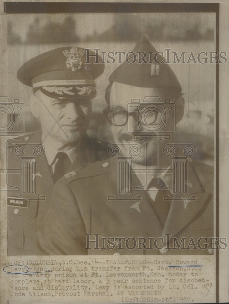 1967 Press Photo Capt. Howard Levy, Escorted By Col. Jode Wilson- RSA66859- Historic Images