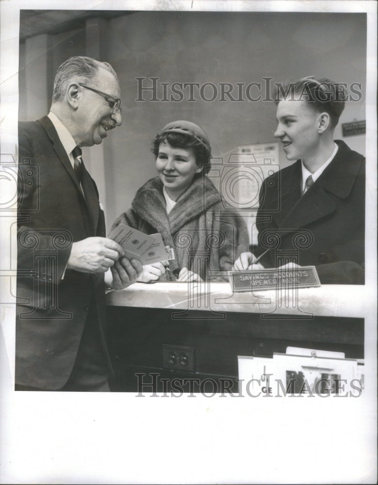 1960 Press Photo Thomas Regina Leonas open savings accounts- RSA67315- Historic Images