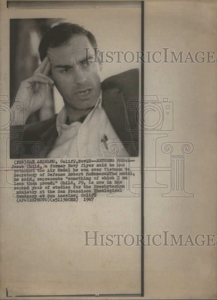 1967 Press Photo James Child Navy Flyer Returns Air Medal San Francisco Seminary- Historic Images