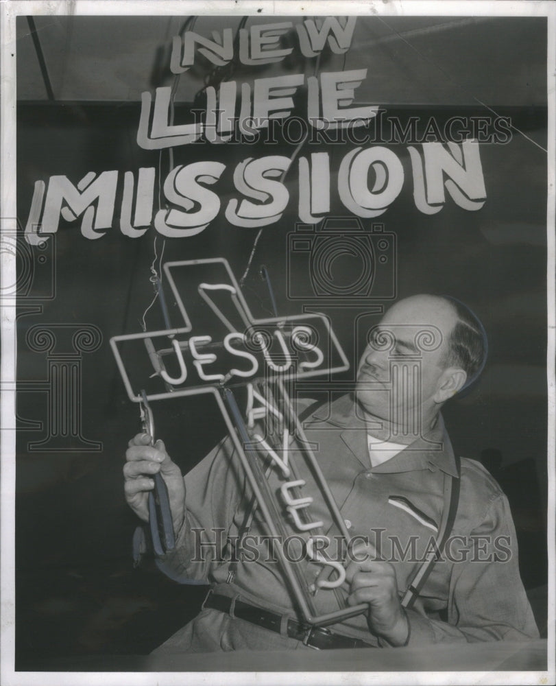 1958 Press Photo New Life Mission Pastor Robert Bricknell- RSA69829- Historic Images