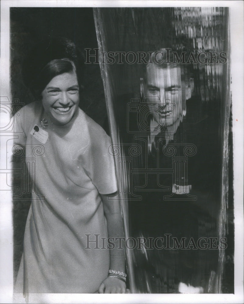 1968 Press Photo Mrs. Stanton Armour Flower Show- RSA70643- Historic Images