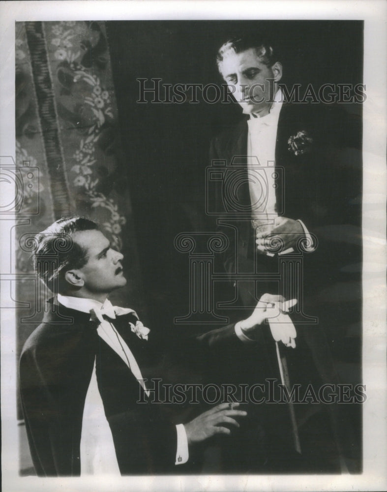 1945 Press Photo Esmond Knight in "Three Waltzes"- Historic Images