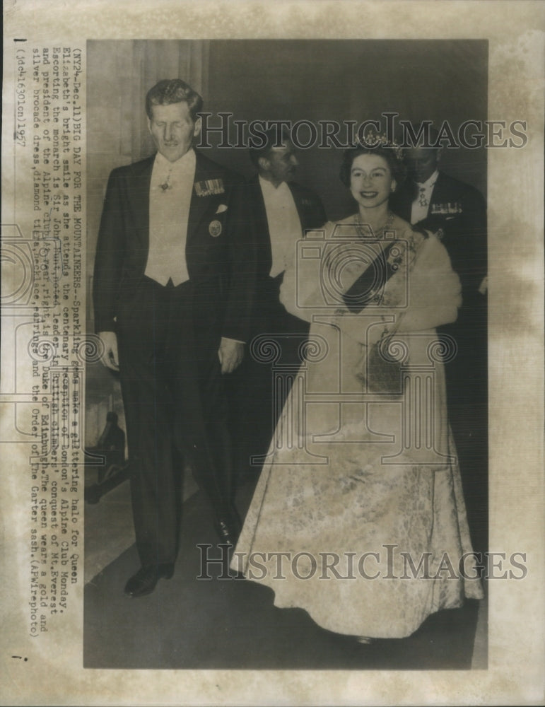 1957 Press Photo Queen Elizabeth with sparkling gems.- Historic Images